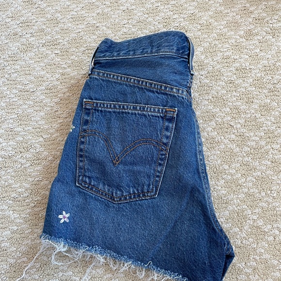 Levi’s Blue Denim Women's Shorts with Floral Embroidery - Picture 3 of 3